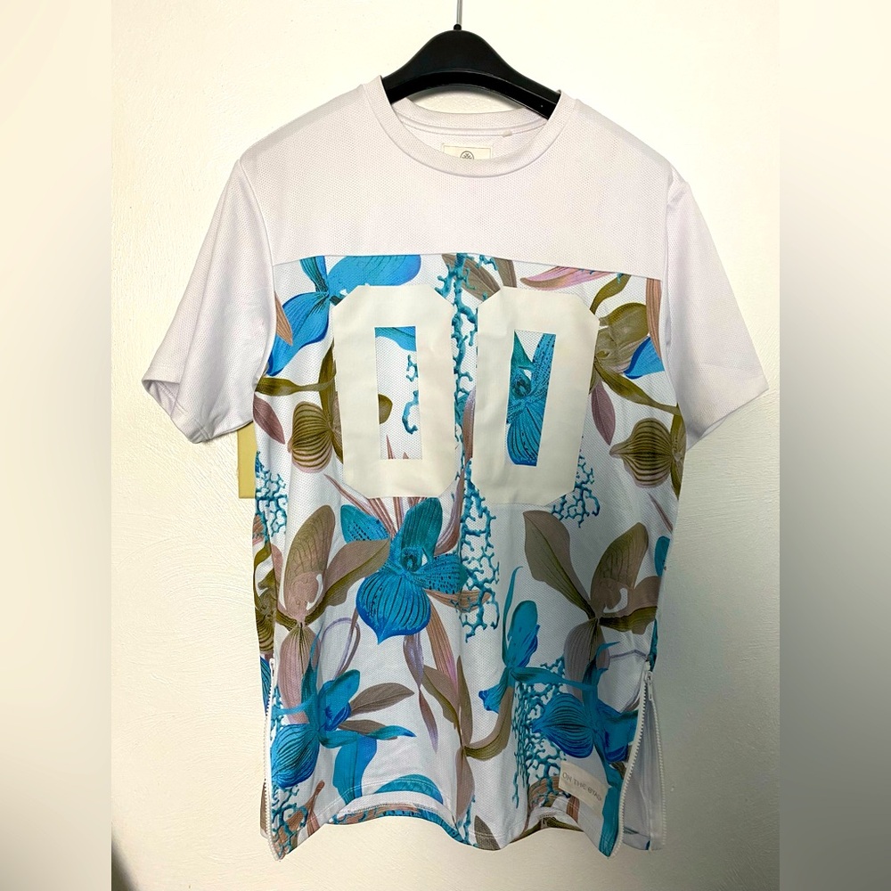 Floral jersey shirt in very good condition fits size M & L